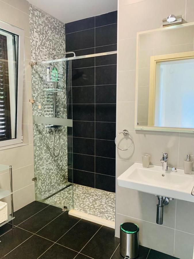 Lavender Bay Apartment F8 Donji Morinj Eksteriør billede